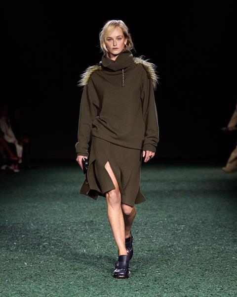 Burberry Winter 2024 Show - Look 13 - JEAN CAMPBELL