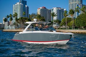 The new Cobalt R33 incorporates a wealth of innovative technology to enhance the day boating experience