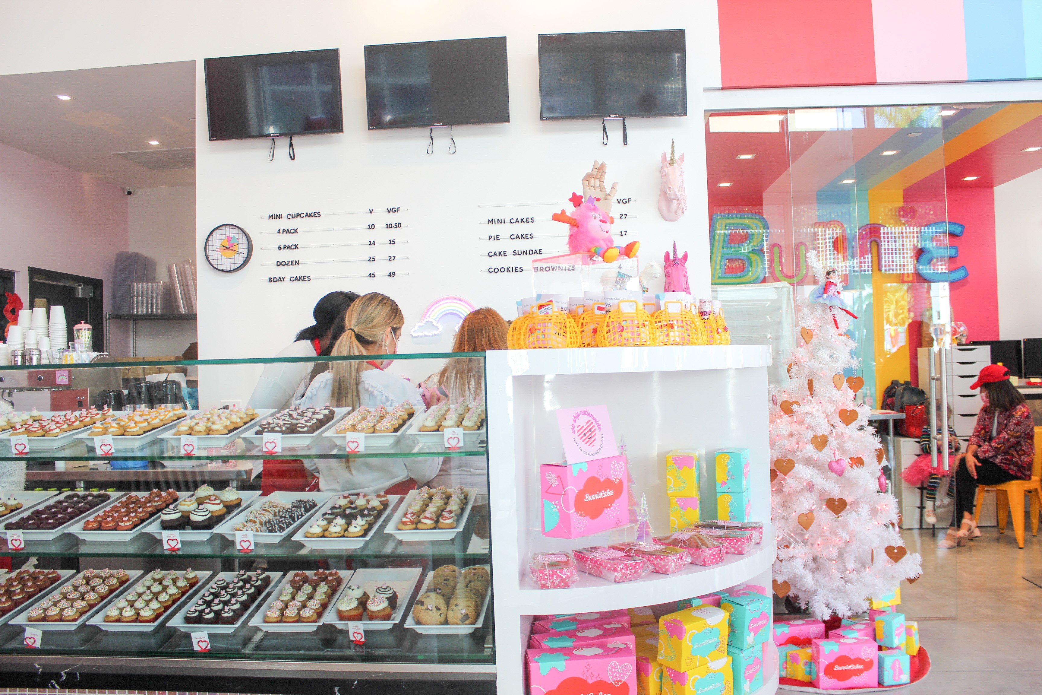 Bunnie Cakes Doral interior