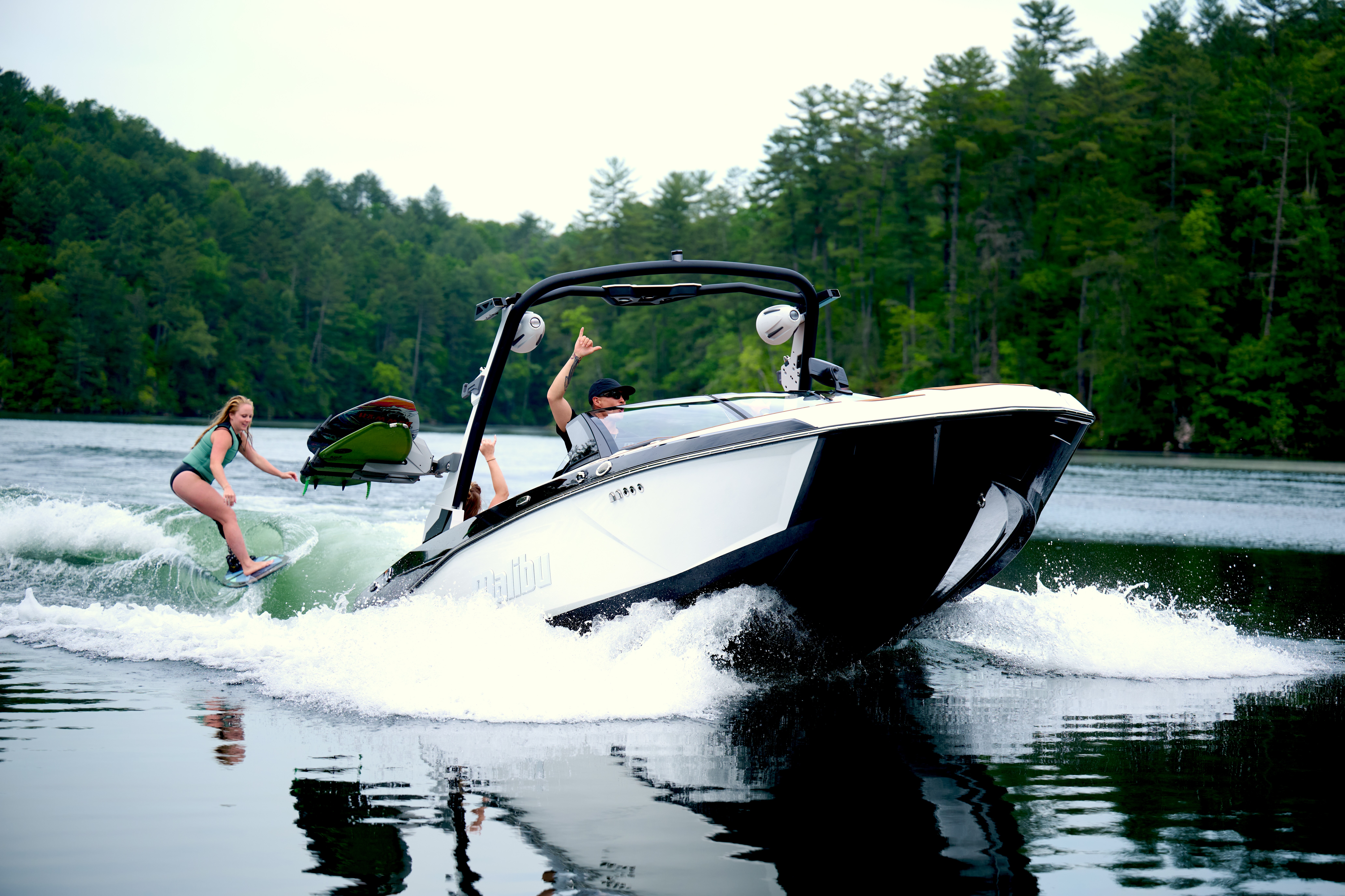 With Malibu’s Wake Plus™ Hull and 3,485 pounds of ballast, the 21 LX generates clean, powerful waves that let riders push progression while families enjoy unmatched versatility on the water.