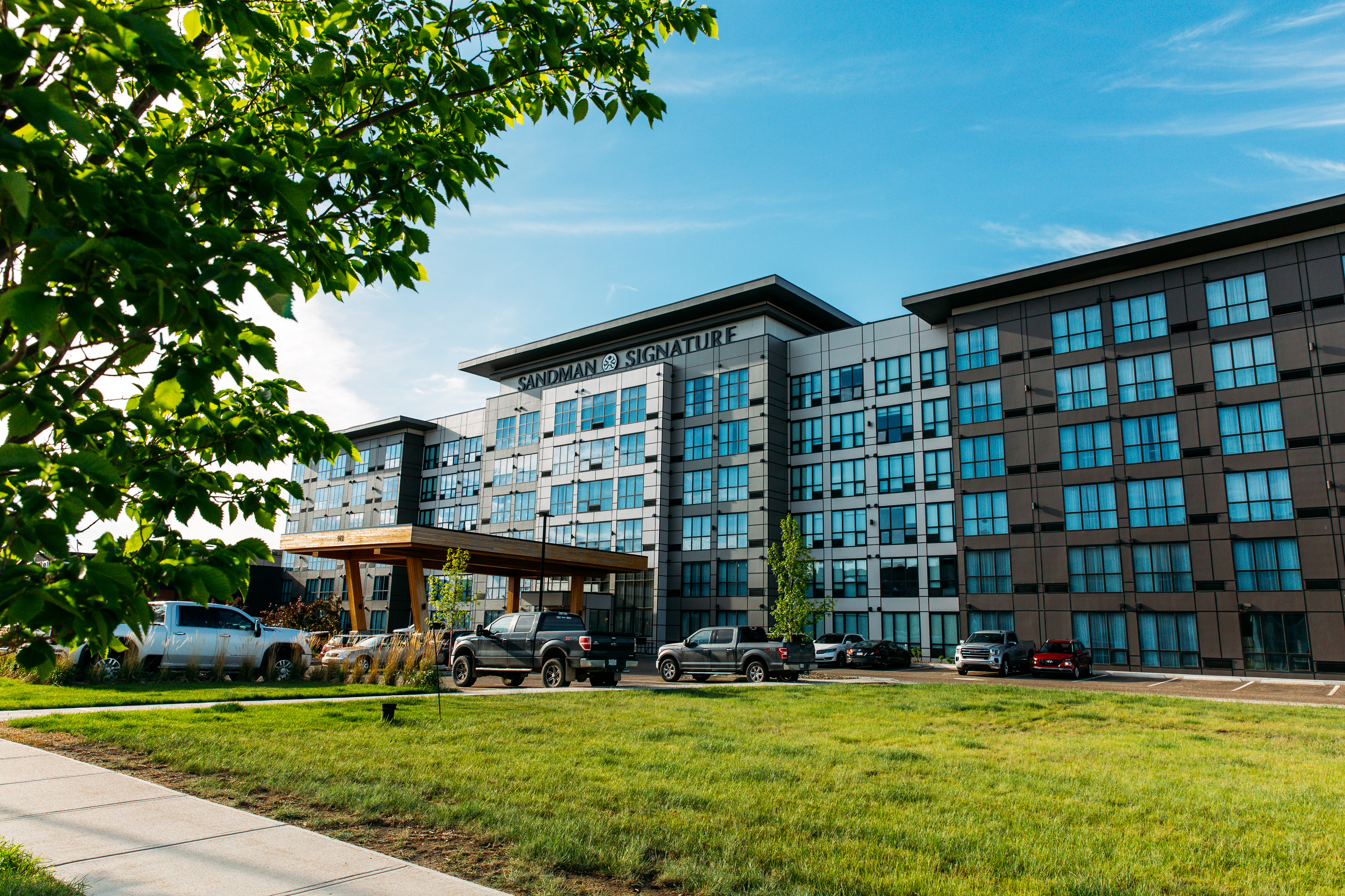 Hotel Exterior - Sandman Signature Sherwood Park Hotel