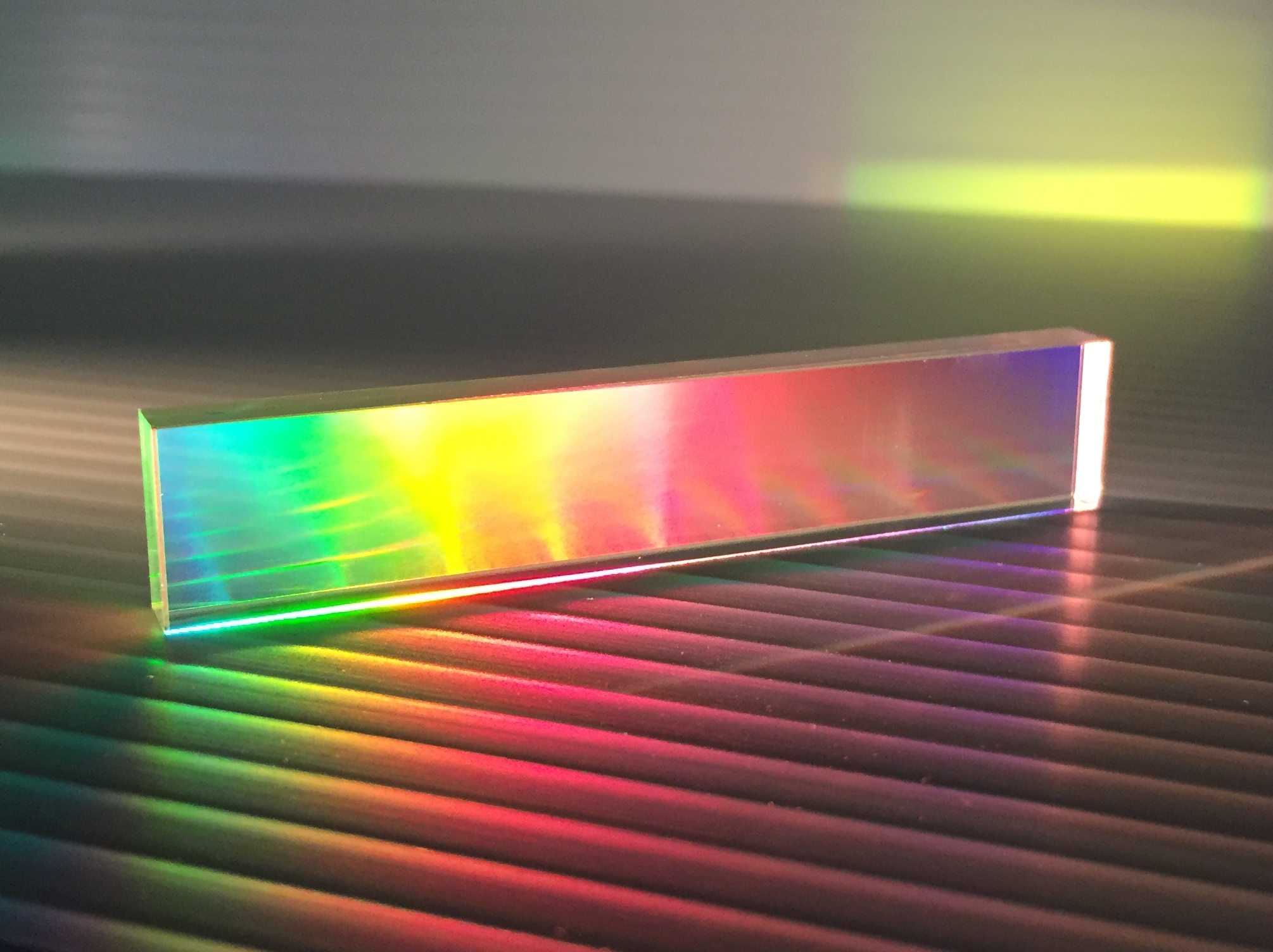 ultrabroadband diffractive gratings