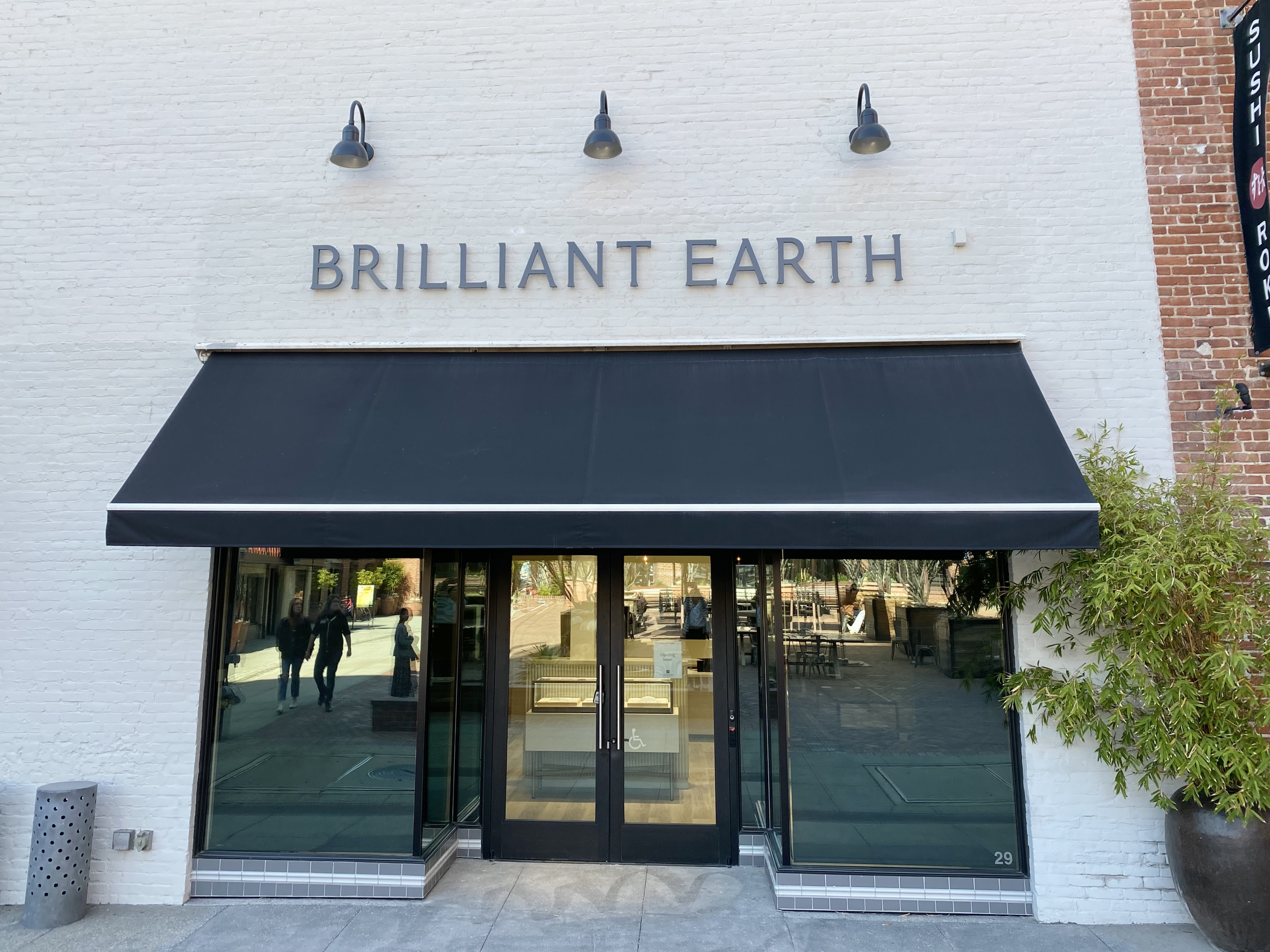 Brilliant Earth Opens New Showroom in Pasadena