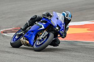 Yamaha R9 Named “Best Sportbike of the Year” by Cycle World Magazine