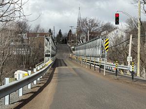 Acrow Solution Maintains Uninterrupted Access During Bridge Rehabilitation in Brownsburg-Chatham, Quebec