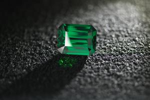 The Jewel Collector’s Dream: The Rare Gemstone Company Unveils a 9-Carat Flawless Tsavorite Masterpiece