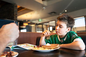 Denny’s Canada and Saskatchewan Roughrider Foundation Reunite for 2026 Riders Slam Campaign
