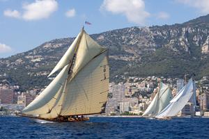 Tuiga and Viola set sail for the United States