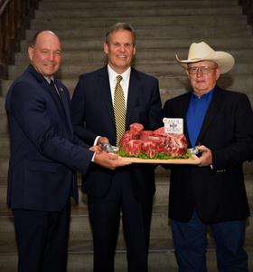 0_medium_GovernorLeesteakpresentation2.jpg